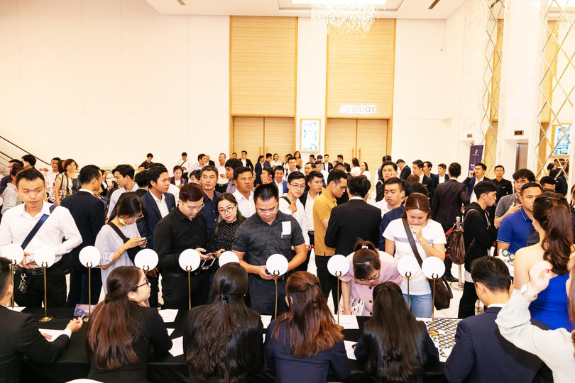 Đông đảo khách hàng tham dự sự kiện ra mắt Sunshine App tại TP. Hồ Chí Minh Đông đảo khách hàng tham dự sự kiện ra mắt Sunshine App tại TP. Hồ Chí Minh