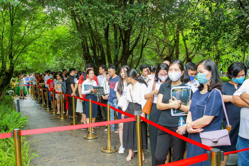 Có những kháchphải xếp hàng từ sáng tới chiều mới tới lượt xem nhà mẫu. Theo đánh giá của tổng giám đốc một sàn bất động sản Hà Nội “đã 5 năm rồi, Hà Nội mới có một dự án bất động sản thu hút khách hàng đông đảo như Sky Oasis của Ecopark”