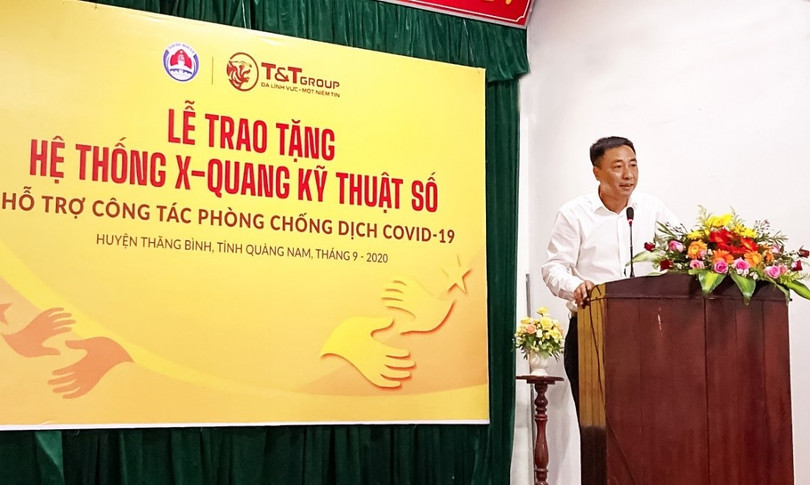 Ông Nguyễn Anh Tuấn, Phó Tổng Giám đốc Tập đoàn T&T Group phát biểu tại Lễ trao tặng hệ thống X-Quang kỹ thuật hỗ trợ công tác phòng chống dịch COVID-19 của huyện Thăng Bình Ông Nguyễn Anh Tuấn, Phó Tổng Giám đốc Tập đoàn T&T Group phát biểu tại Lễ trao tặng hệ thống X-Quang kỹ thuật hỗ trợ công tác phòng chống dịch COVID-19 của huyện Thăng Bình