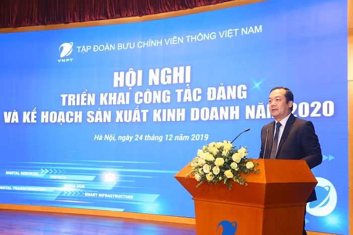 Tổng Giám đốc VNPT Phạm Đức Long phát biểu tại hội nghị Tổng Giám đốc VNPT Phạm Đức Long phát biểu tại hội nghị