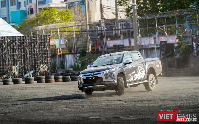 Những cú drift của vẫn động viên đua xe thể thao Leona Chin sẽ đem lại sự thích thú khi ngồi trải nghiệm ở vị trí ghế hành khách.