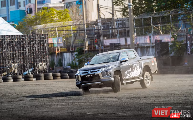 Những cú drift của vẫn động viên đua xe thể thao Leona Chin sẽ đem lại sự thích thú khi ngồi trải nghiệm ở vị trí ghế hành khách.