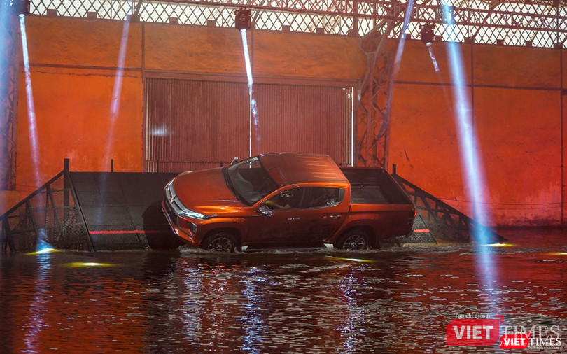 Mitsubishi Triton 2019 cho phép xe có thể đi trên dốc nghiêng khoảng 45 độ.