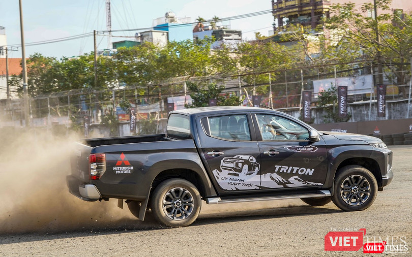 Màn trình diễn kỹ thuật drift đẹp mắt và không kém phần hồi hộp