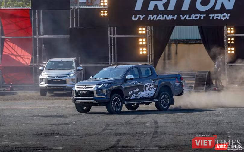 · MitsubishiViệt Nam giới thiệu Triton 2019 phiên bản mới không chỉ mang đến những trải nghiệm thú vị, mà còn đại diện cho phong cách sống năng động, tự tin vượt lên trên mọi thử thách.