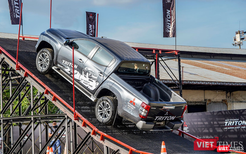 Hệ thống hỗ trợ khởi hành ngang đốc cho phép người lái có thể bỏ chân phanh trong 3 giây sau khi nhấn phanh cho xe dừng lại hẳn giữa con dốc.