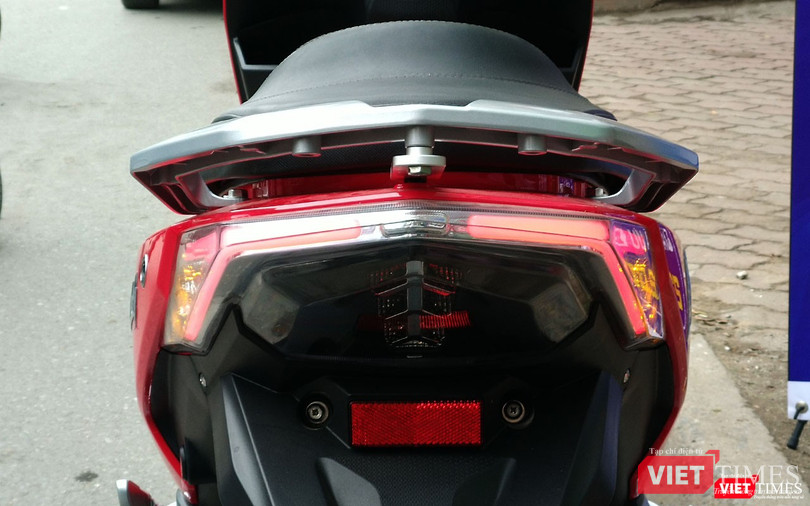 Cụm đèn hậu cũng được trang bị bộ đèn FullLED