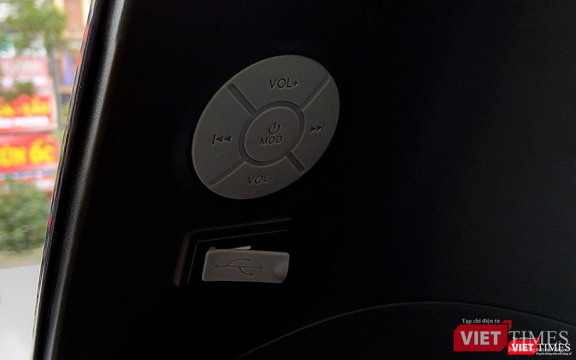 Khi kết nối điện thoại thông qua bluetooth, người dùng có thể chỉnh âm nhạc và âm thanh một cách chủ động.