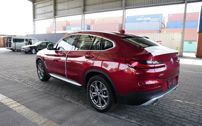 Hệ thống đèn hậu hình chữ L đặc trưng với thiết kế mới sắc sảo hơn và công nghệ Full-LED. Hệ thống đèn hậu hình chữ L đặc trưng với thiết kế mới sắc sảo hơn và công nghệ Full-LED.