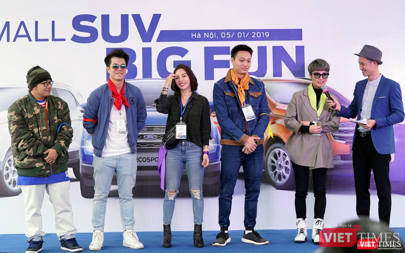 Khách mời nổi tiếng được mời dưới vai trò là đội trưởng của từng nhóm thi.