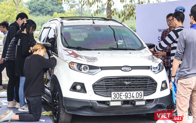 Chiếc xe Ford EcoSport trở nên cá tính hơn dưới bàn tay trang trí của các sinh viên đại học kiến trúc.