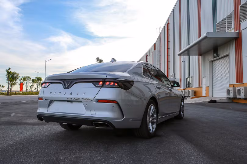 So với bản concept từng trưng bày tại Hà Nội hồi tháng 11 năm ngoái, ngoại thất của VinFast Lux A2.0 không thay đổi quá nhiều. So với bản concept từng trưng bày tại Hà Nội hồi tháng 11 năm ngoái, ngoại thất của VinFast Lux A2.0 không thay đổi quá nhiều.