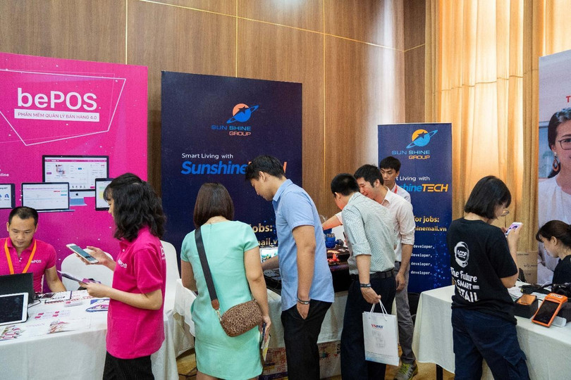 Gian hàng của Sunshine Tech thu hút rất nhiều sự quan tâm của khách tham dự Gian hàng của Sunshine Tech thu hút rất nhiều sự quan tâm của khách tham dự