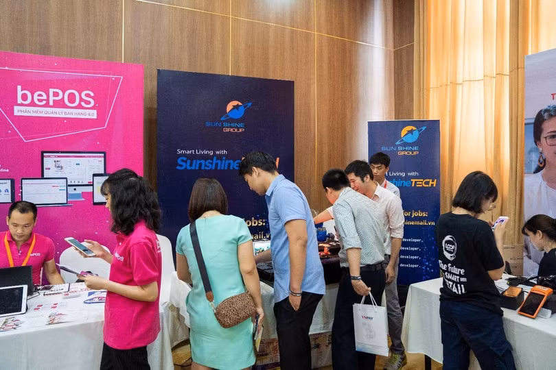 Gian hàng của Sunshine Tech thu hút rất nhiều sự quan tâm của khách tham dự Gian hàng của Sunshine Tech thu hút rất nhiều sự quan tâm của khách tham dự