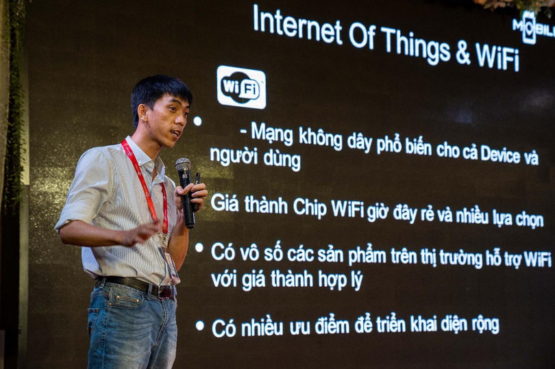 Ông Phạm Minh Tuấn – Giám đốc chi nhánh Sunshine Tech, Tp.Hồ Chí Minh trình bày về IoT, Smarthome và mạng Mesh Wifi tại sự kiện lớn thu hút hơn 9.000 người tham dự. Ông Phạm Minh Tuấn – Giám đốc chi nhánh Sunshine Tech, Tp.Hồ Chí Minh trình bày về IoT, Smarthome và mạng Mesh Wifi tại sự kiện lớn thu hút hơn 9.000 người tham dự.