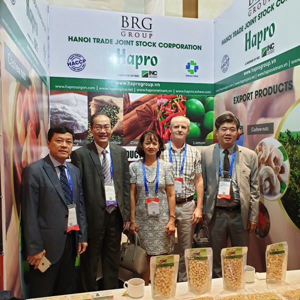 Thường xuyên xây dựng, duy trì và phát triển các mối quan hệ khách hàng cũng là một trong các giải pháp thúc đẩy phát triển xuất khẩu của Hapro 