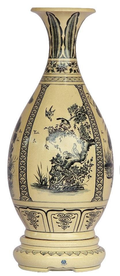 Bình Tỳ bà: Bình tỳ bà có dáng giống cây đàn tỳ bà, tượng trưng cho đất. Phần thân bình được vẽ cảnh bốn mùa: Xuân – Hạ - Thu – Đông, mang ý nghĩa bốn mùa bình an.