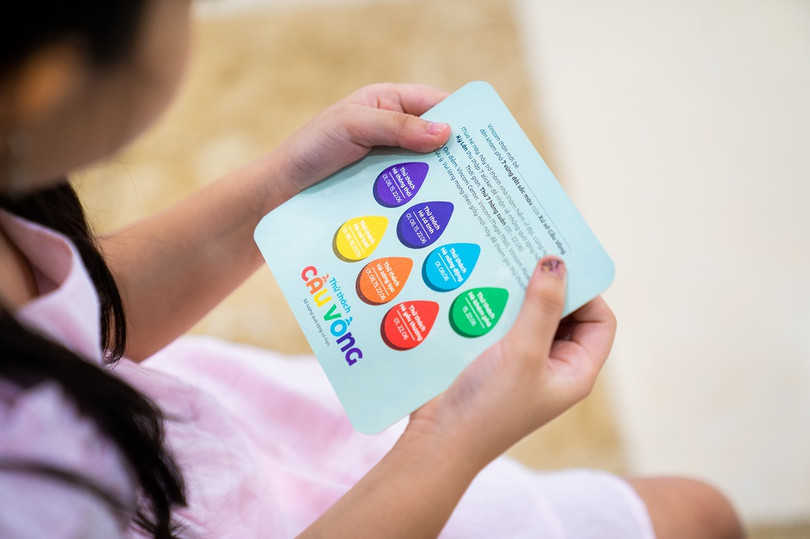 Vào các ngày thứ 7 từ 1 – 23/6, các em nhỏ sẽ được tham gia Thử thách Cầu Vồng cùng các trò chơi bổ ích Vào các ngày thứ 7 từ 1 – 23/6, các em nhỏ sẽ được tham gia Thử thách Cầu Vồng cùng các trò chơi bổ ích