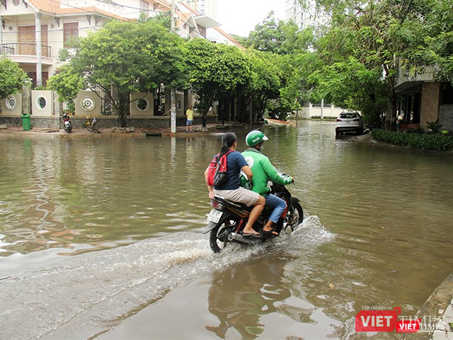 Khu Thảo ĐIền thuộc Q.2, TP.HCM được xem là khu cao cấp của giới nhà giàu nhưng thường xuyên ngập. Khu Thảo ĐIền thuộc Q.2, TP.HCM được xem là khu cao cấp của giới nhà giàu nhưng thường xuyên ngập.