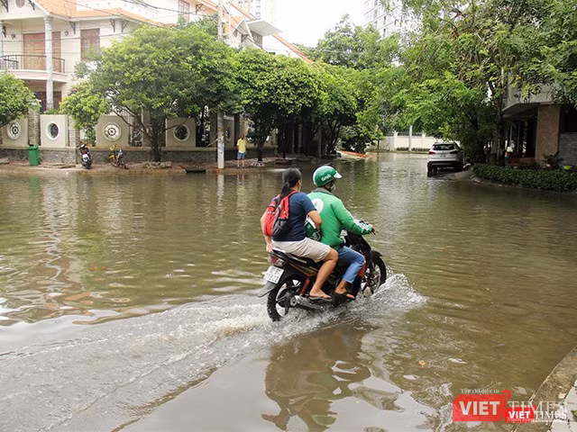 Khu Thảo ĐIền thuộc Q.2, TP.HCM được xem là khu cao cấp của giới nhà giàu nhưng thường xuyên ngập.