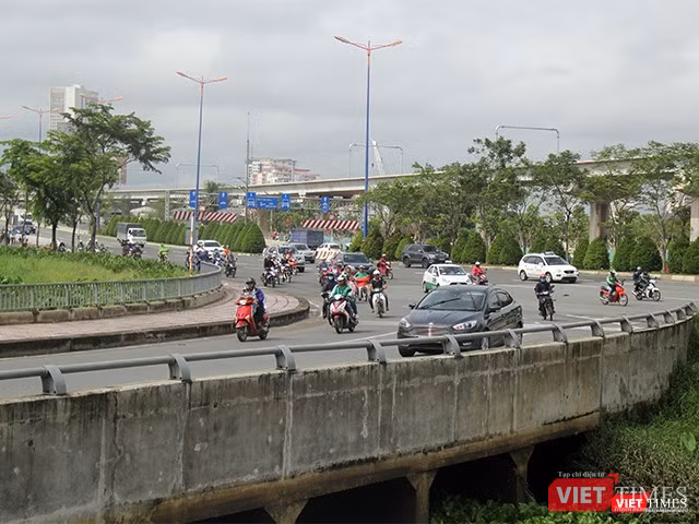 Từ sáng trời SG hửng nắng, nhịp sống ở thành phố sôi động nhất cả nước đang trở lại bình thường