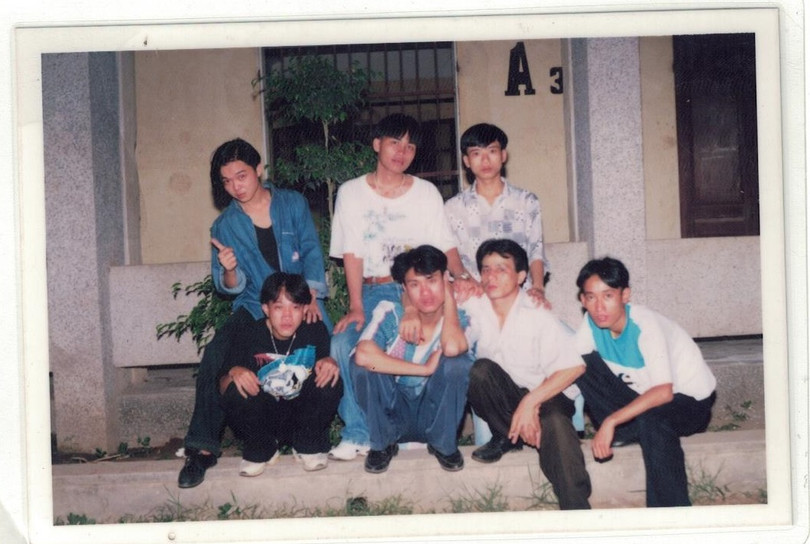 Được gia đình chiều chuộng, bạn bè mến mộ, nhưng chỉ vì lỡ bước, cuộc đời Lê Anh Tuấn lại rẽ sang một hướng khác...