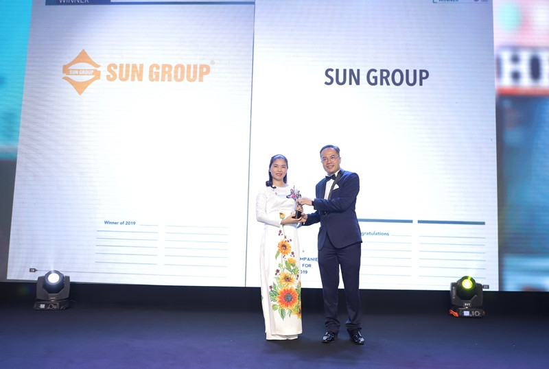 Bà Trần Thị Mỹ Hạnh – Phó Tổng Giám đốc Sun Group nhận giải thưởng Doanh nghiệp có môi trường làm việc tốt nhất châu Á Bà Trần Thị Mỹ Hạnh – Phó Tổng Giám đốc Sun Group nhận giải thưởng Doanh nghiệp có môi trường làm việc tốt nhất châu Á