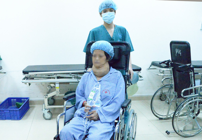 Bệnh nhân bị bướu giáp khổng lồ (Ảnh: Thúy Quỳnh)