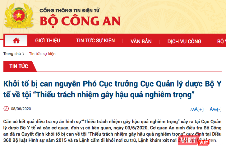 Thông báo khởi tố bị can nguyên Phó Cục trưởng Cục Quản lý Dược Bộ Y tế về tội "Thiếu trách nhiệm gây hậu quả nghiêm trọng". Ảnh: Minh Thúy