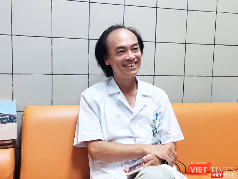 PGS. TS. Nguyễn Tiến Dũng - nguyên Trưởng Khoa Nhi Bệnh viện Bạch Mai. Ảnh: Minh Thúy