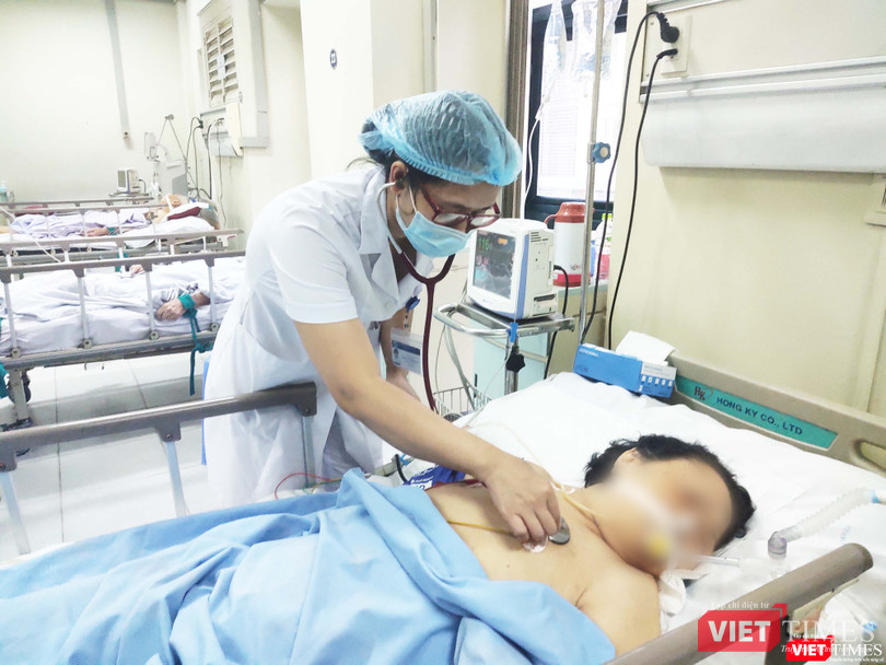 Bệnh nhân 87 tuổi tiên lượng bệnh nặng với tiền sử bị tăng huyết áp. Ảnh: Minh Thúy Bệnh nhân 87 tuổi tiên lượng bệnh nặng với tiền sử bị tăng huyết áp. Ảnh: Minh Thúy