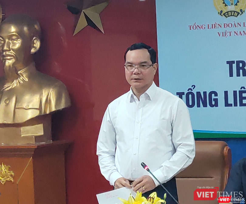 Ông Nguyễn Đình Khang – Ủy viên Ban Chấp hành Trung ương Đảnh, Chủ tịch tổng Liên đoàn Lao động Việt Nam (Ảnh: Minh Thú) Ông Nguyễn Đình Khang – Ủy viên Ban Chấp hành Trung ương Đảnh, Chủ tịch tổng Liên đoàn Lao động Việt Nam (Ảnh: Minh Thú)