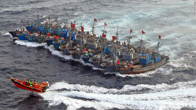 Tàu cá Trung Quốc đối đầu với lực lượng tuần duyên Hàn Quốc. Tàu cá Trung Quốc đối đầu với lực lượng tuần duyên Hàn Quốc.