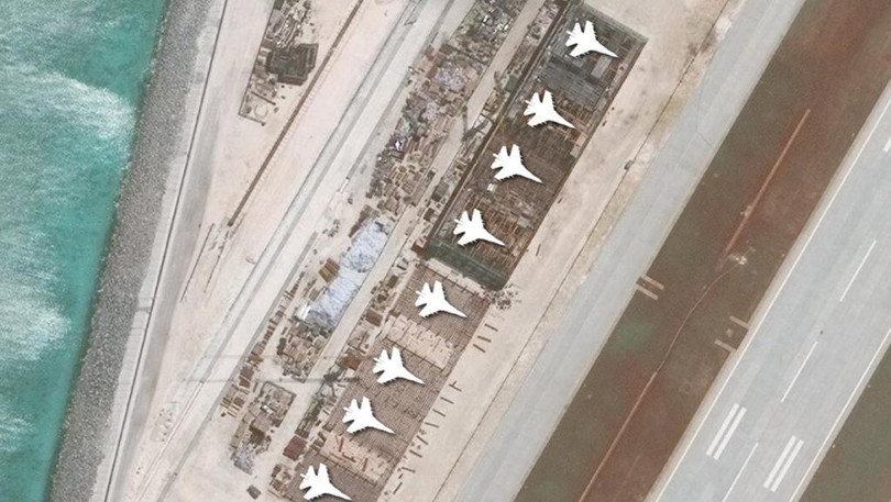 Nhà chứa máy bay Trung Quốc xây dựng phi pháp trên đá Vành Khăn thuộc quần đảo Trường Sa của Việt Nam.