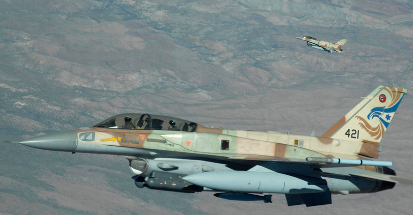 Không lực Israel thường dùng máy bay F-16 đột kích vào các mục tiêu trên đất Syria. Không lực Israel thường dùng máy bay F-16 đột kích vào các mục tiêu trên đất Syria.