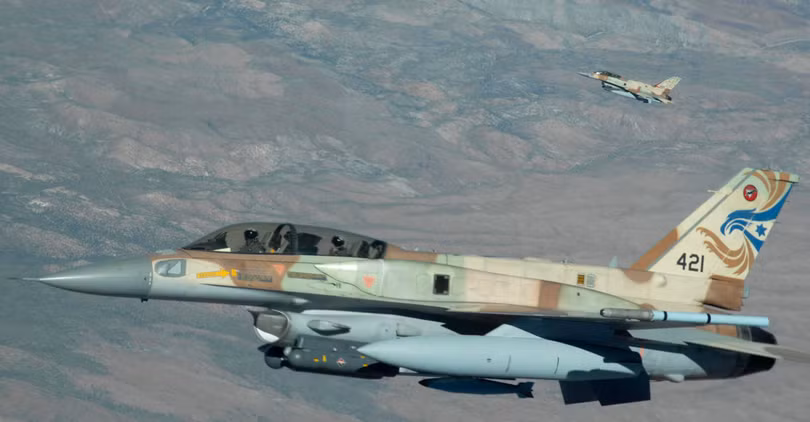 Không lực Israel thường dùng máy bay F-16 đột kích vào các mục tiêu trên đất Syria. Không lực Israel thường dùng máy bay F-16 đột kích vào các mục tiêu trên đất Syria.