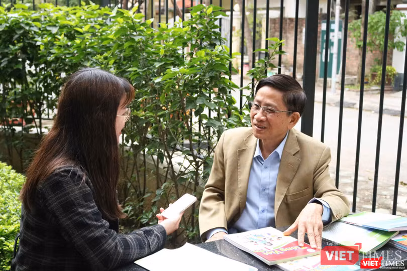 PV VietTimes trong cuộc trò chuyện cùng GS. Nguyễn Minh Thuyết PV VietTimes trong cuộc trò chuyện cùng GS. Nguyễn Minh Thuyết