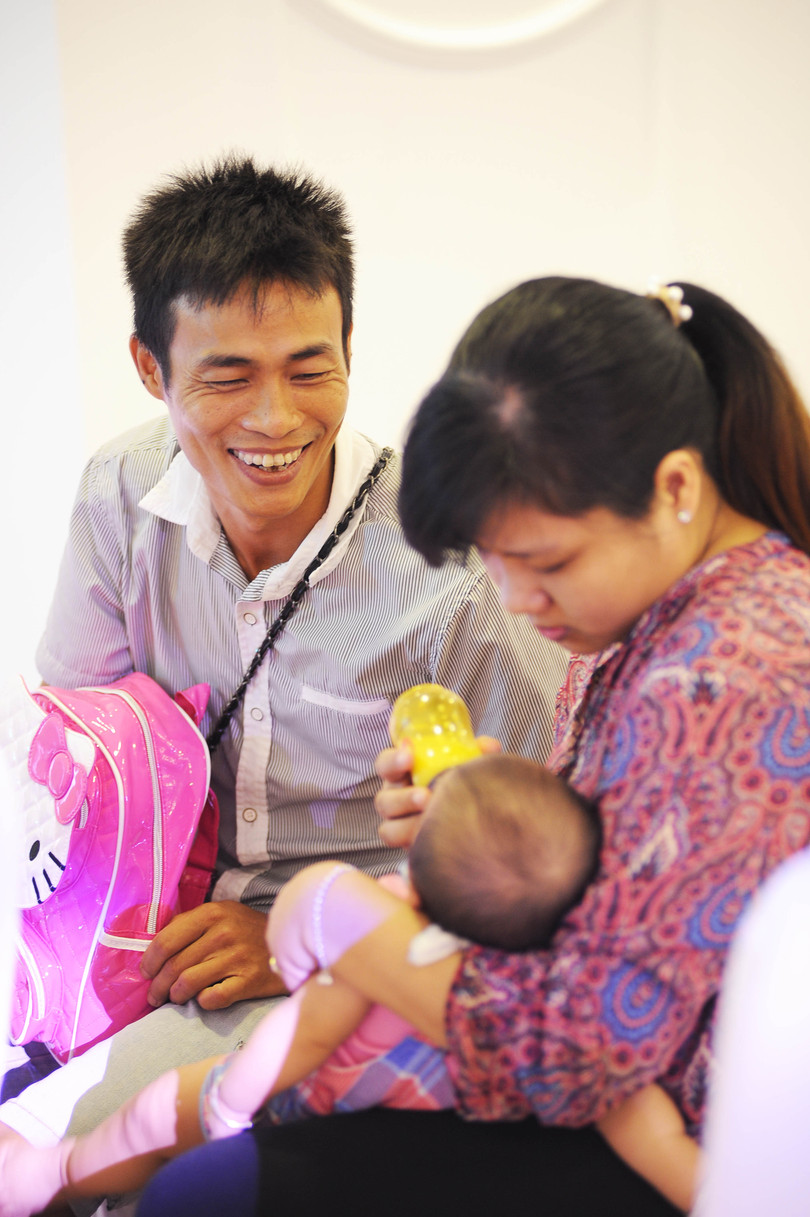 Niềm hạnh phúc vô bờ khi có con của cặp vợ chồng hiếm muộn Niềm hạnh phúc vô bờ khi có con của cặp vợ chồng hiếm muộn