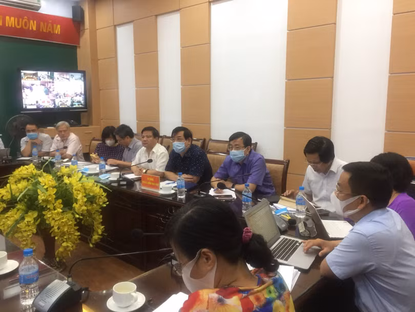 Tiểu ban Điều trị - Ban Chỉ đạo Quốc gia phòng, chống dịch COVID-19 đánh giá tình hình bệnh nhân mắc COVID-19 nặng (Ảnh: Lê Hảo)