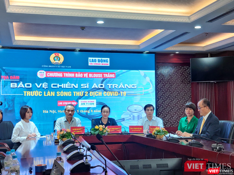 Biện pháo bảo vệ chiến sĩ áo trắng trước làn sóng thứ 2 của dịch COVID-19 là chủ đề được các chuyên gia đặc biệt quan tâm (Ảnh: Minh Thúy)