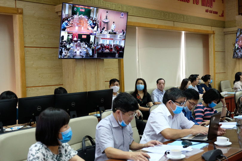 Các chuyên gia thảo luận về công tác phòng, chống COVID-19 (Ảnh; Thu Nguyệt)