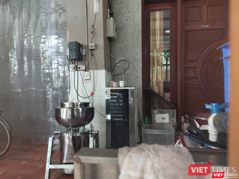 Một chiếc máy khá to được đặt trong công ty (Ảnh: Minh Thúy)