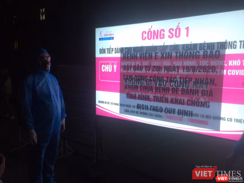 Từ 20h tối nay, Bệnh viện E đã tạm dừng tiếp đón bệnh nhân (Ảnh: Lê Hảo)