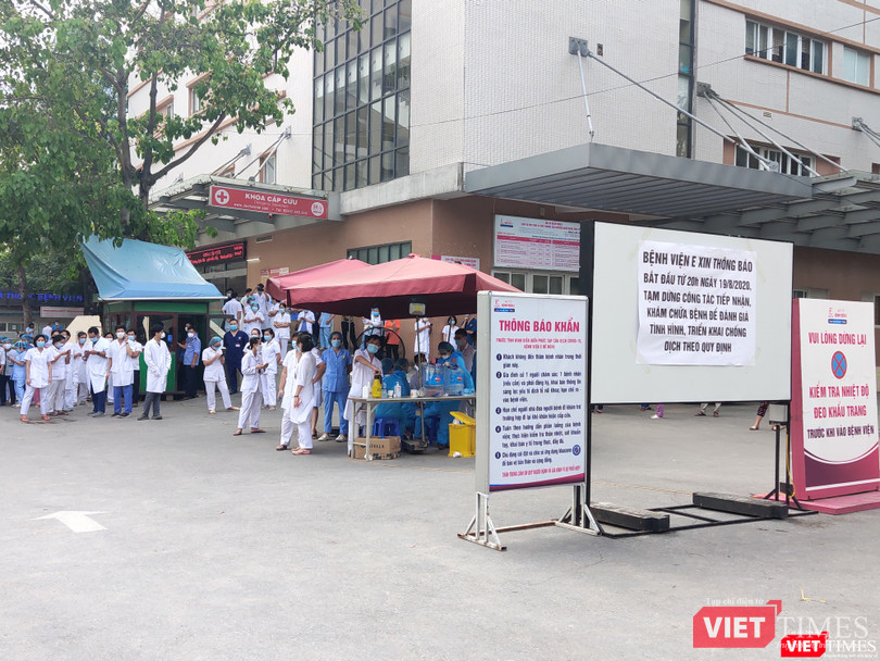 Bệnh viện E dừng tiếp đón bệnh nhân từ 20 tối qua (Ảnh: Minh Thúy)