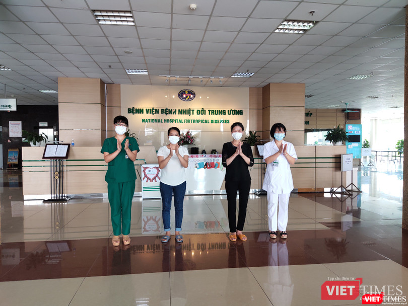 2 bệnh nhân mắc COVID-19 trong ngày được công bố khỏi bệnh. Ảnh: Minh Thúy