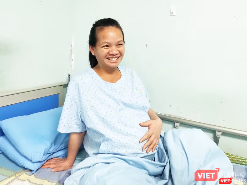 Chị Liên không giấu nổi niềm hạnh phúc khi mang thai ở tuần thứ 36. Ảnh: Minh Thúy