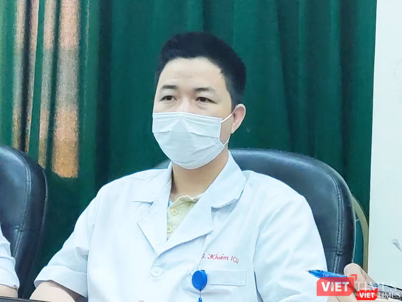 ThS. BS. Đồng Phú Khiêm – Phó Trưởng Khoa Hồi sức tích cực, Bệnh viện Bệnh Nhiệt đới Trung ương cơ sở 2. Ảnh: Minh Thúy ThS. BS. Đồng Phú Khiêm – Phó Trưởng Khoa Hồi sức tích cực, Bệnh viện Bệnh Nhiệt đới Trung ương cơ sở 2. Ảnh: Minh Thúy