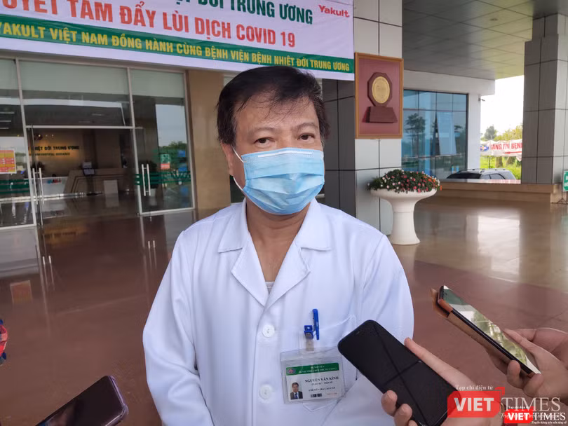 GS. TS. Nguyễn Văn Kính chia sẻ về quá trình điều trị cho bệnh nhân mắc COVID-19. Ảnh: Minh Thúy GS. TS. Nguyễn Văn Kính chia sẻ về quá trình điều trị cho bệnh nhân mắc COVID-19. Ảnh: Minh Thúy