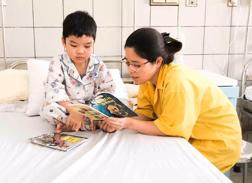 Một bệnh nhi điều trị tại Bệnh viện Bạch Mai. Ảnh: Thành Dương Một bệnh nhi điều trị tại Bệnh viện Bạch Mai. Ảnh: Thành Dương