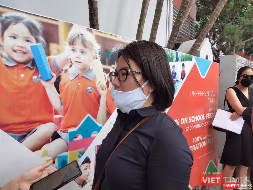Chị N.T.H. – phụ huynh có con học lớp 1 tại Trường Quốc tế Singapore. Ảnh: Minh Thúy